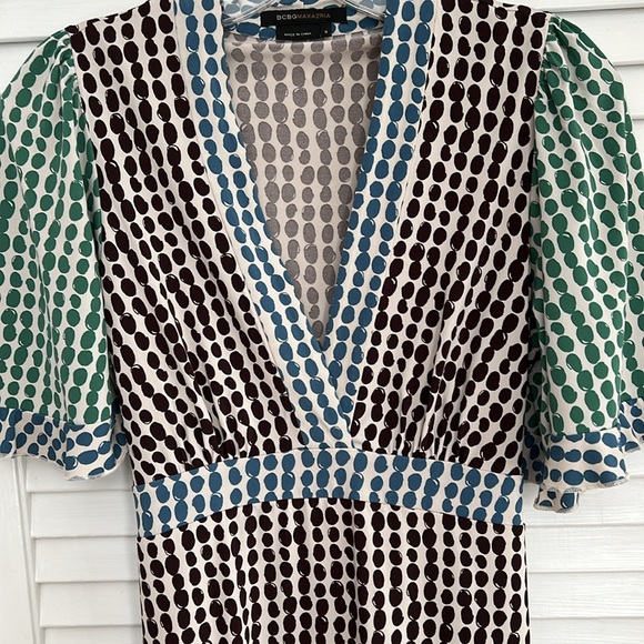 BCBGMAXAZRIA Polka Dot V-Neck Dress. Tie waist. Ruffle sleeve. A-line. Size S. - Picture 4 of 8